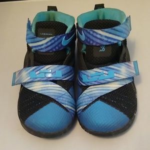 EUC Nike LeBron James Soldier Sneakers Toddler Size 8c